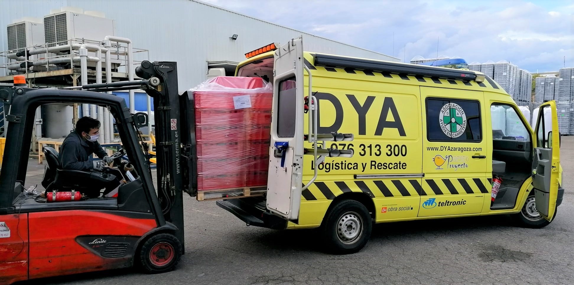 Cajas de plástico donadas a DYA-4
